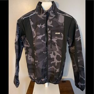 Men’s camo jacket size small by Arsuxeo